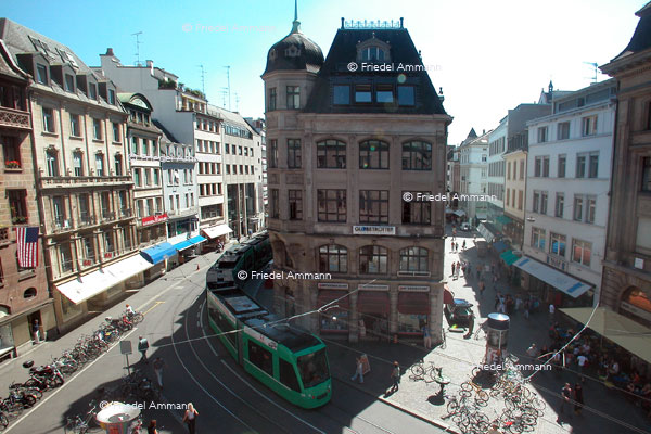 BASEL - Historische Gebäude - Zwischen Markt- und Barfüsserplatz