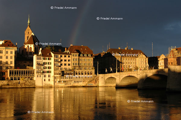 BASEL - Historische Gebäude -  Martinskirche, mittlere Rheinbrücke