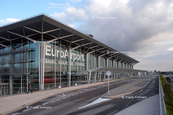 BASEL - Architektur 20. Jahrhundert - Euro Airport - Architekten Denis Dietschi, F. Vischer, Busse & Partner