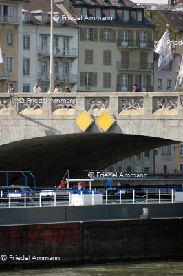 BASEL - Rheinschiffahrt - Mittlere Rheinbrücke