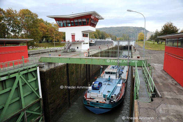 BASEL – Rheinschiffahrt – Schleuse Birsfelden