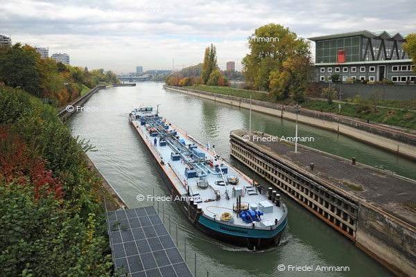 BASEL – Rheinschiffahrt – Schleuse Birsfelden