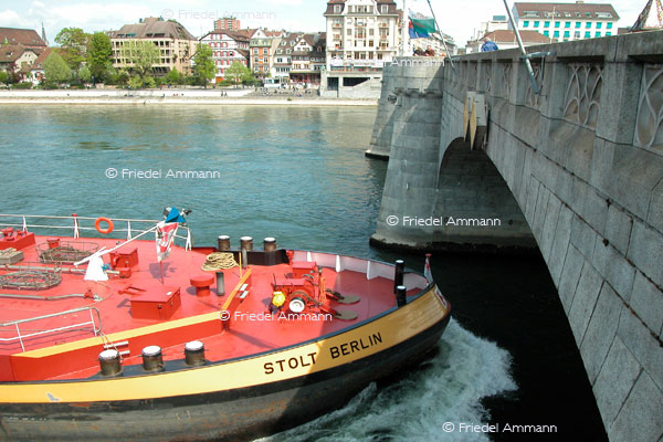 BASEL – Rheinschiffahrt – Mittlere Rheinbrücke