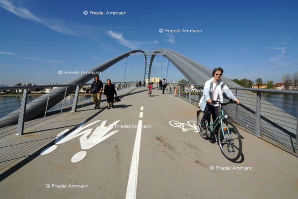 BASEL – Mobilität – Dreiländerbrücke für Fussgänger und Velos - Weil am Rhein (D) - Huningue (F)