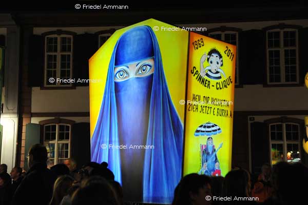 BASEL - Fasnacht 2011 - Laternenausstellung auf dem Münsterplatz