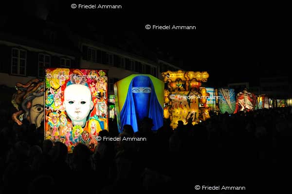 BASEL - Fasnacht 2011 - Laternenausstellung auf dem Münsterplatz