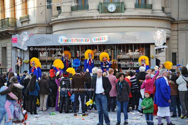 BASEL - Fasnacht 2011 - Waggiswagen