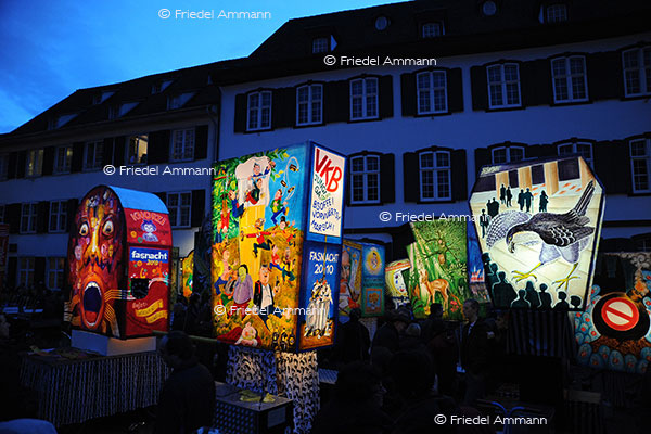 BASEL - Fasnacht 2010 - Laternenausstellung auf dem Münsterplatz