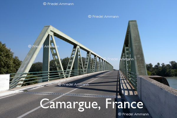 BAUTEN – Brücken / Bridges - Eisenbrücke - Camargue, France