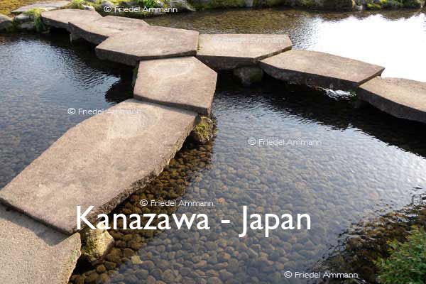 BAUTEN – Brücken / Bridges - Steinbrücke / Stone bridge - Kenrokuen Garden, Kanazawa, Japan