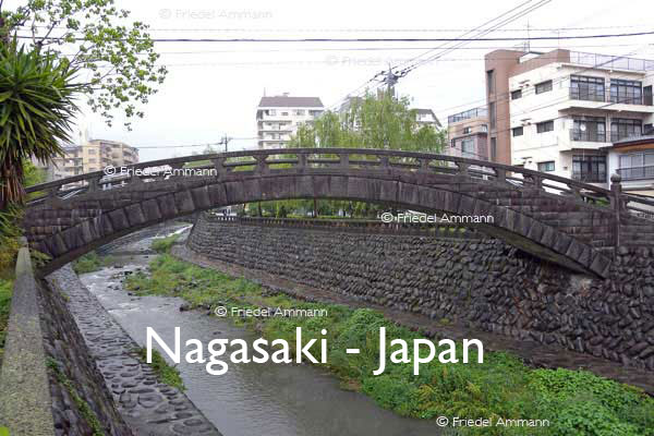 BAUTEN – Brücken / Bridges - Steinbrücke / Stone bridge across Nakashima River, Nagasaki, Japan