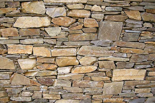 BAUTEN - Gebäudeansichten / Building opinions – Granitsteine, Tessin, Schweiz
