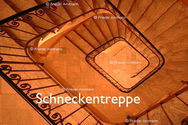BAUTEN / MOBILITÄT – BUILDINGS - Konstruktionen / Constructions – Schneckentreppe