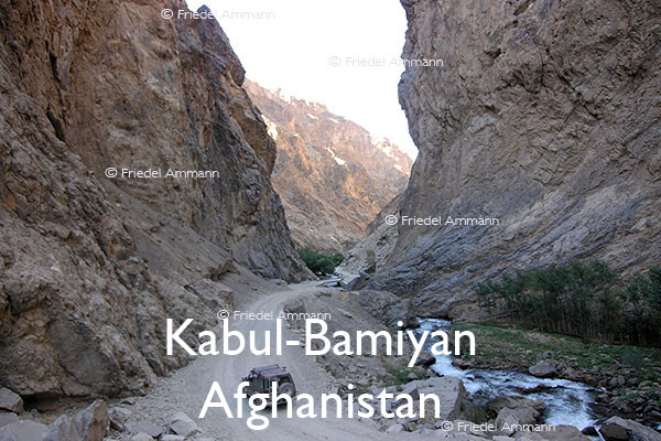 BAUTEN / MOBILITÄT – BUILDINGS / MOBILITY - Strassen, Tunnels - Roads, Tunnel – Kabul-Bamiyan, Afghanistan