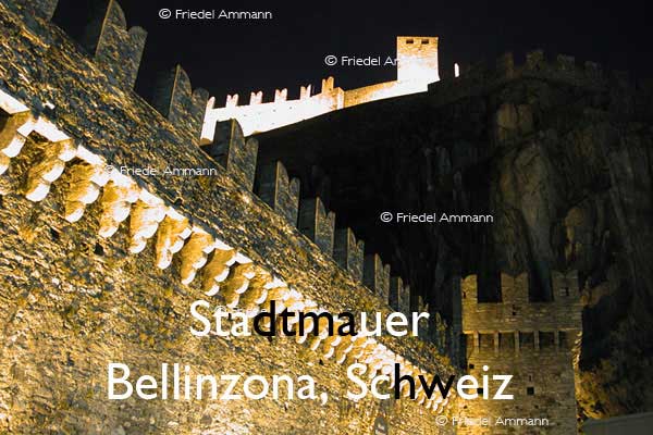 BAUTEN / BUILDINGS - Burgen / Castles  – Stadtmauer Bellinzona, Schweiz