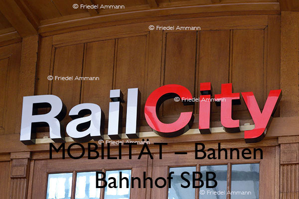BAUTEN / MOBILITÄT – Bahn – Schweizer Bahnhof SBB, Basel, Schweiz