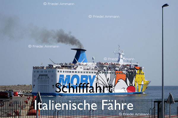 BAUTEN / MOBILITÄT – Schifffahrt – Italienische Fähre, Ferry
