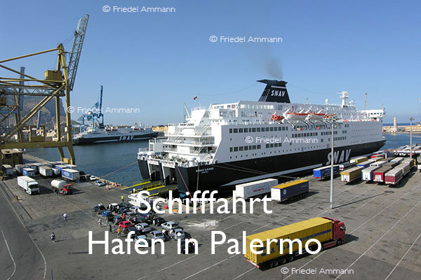BAUTEN / MOBILITÄT – Schifffahrt – Hafen in Palermo, Sizilien, Italia