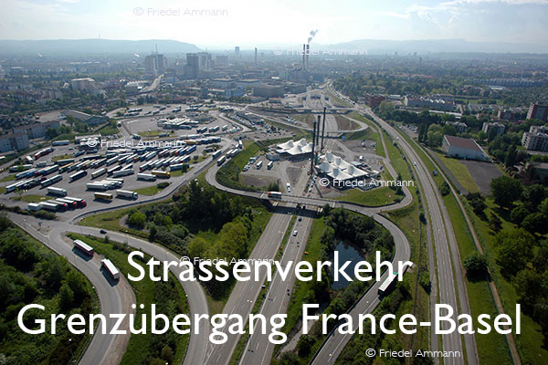 BAUTEN / MOBILITÄT – Strassenverkehr / Traffic - Autobahn Grenzübergang France-Basel, Schweiz