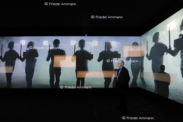 KULTUR - ART Unlimited Basel 41 2010 - Frontier, Doug Aitken - Galerie Presenhuber, ZH