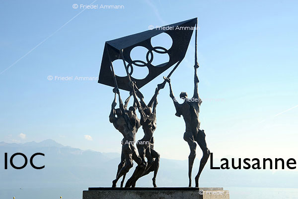 KULTUR – Denkmäler / Kunst im öffentlichen Raum – Skulptur am Sitz des internationalen olympischen Komitee - Lausanne, Schweiz