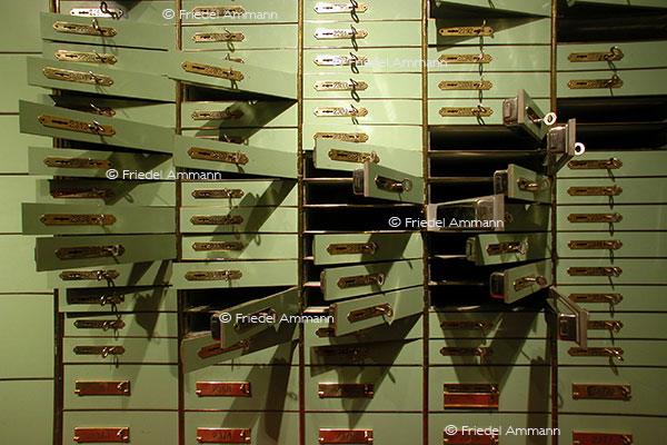 KULTUR - Expo 02 – Le pavillon de la Banque nationale »Argent et valeur-le dernier tabou« - Biel, Bienne, Schweiz