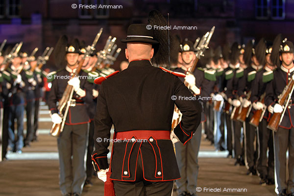 KULTUR - Basel Tattoo - HM the King's Guard of Norway Drill Platoon