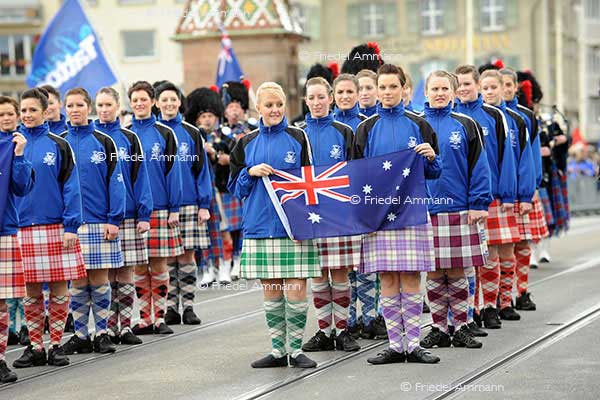 KULTUR - Basel Tattoo – Umzug durch die Stadt – OzScot Dance