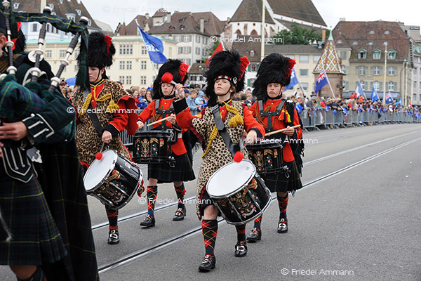 KULTUR - Basel Tattoo – Umzug durch die Stadt – Band of the Coldstream Guards
