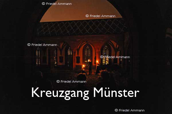 KULTUR – Ueli Jäggi liest «Die Vergänglichkeit» von J. P. Hebel, Szenische Einrichtung Maria Thorgevsky – Kreuzgang Münster, Basel