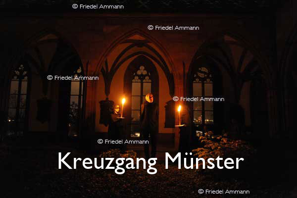 KULTUR – Ueli Jäggi liest «Die Vergänglichkeit» von J. P. Hebel, Szenische Einrichtung Maria Thorgevsky – Kreuzgang Münster, Basel