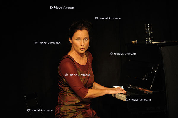 Kabarettistin Angela Buddecke 