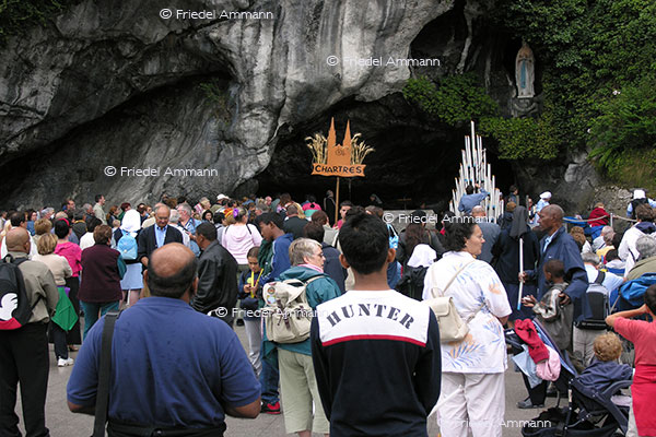 KULTUR – Christentum – Grotte in Lourdes, France