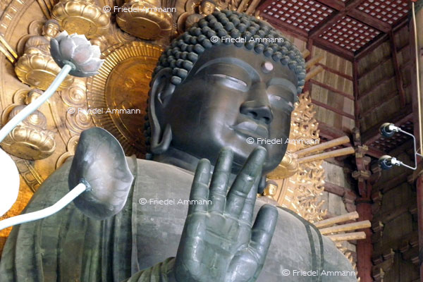 KULTUR – Buddhismus - Bronze Statue Daibutsu Buddha, Todaiji Temple - Nara, Japan