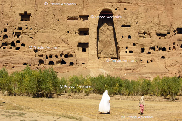 LEBEN - Hass / Hatred - Die Nischen der Buddha-Statuen von Bamiyan, Afghanistan