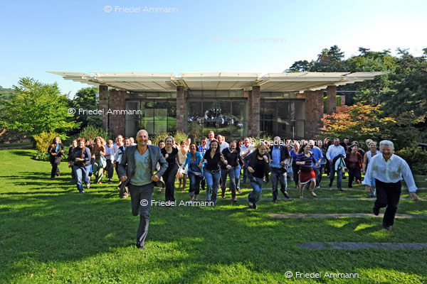 LEBEN - Gemeinsamkeit / Community – MitarbeiterInnen der Fondation Beyeler, Riehen, Schweiz