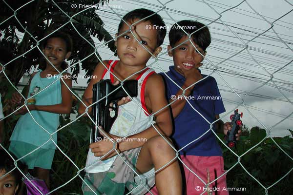 LEBEN - Gewalt / Force -  Metro Manila, Philippinen