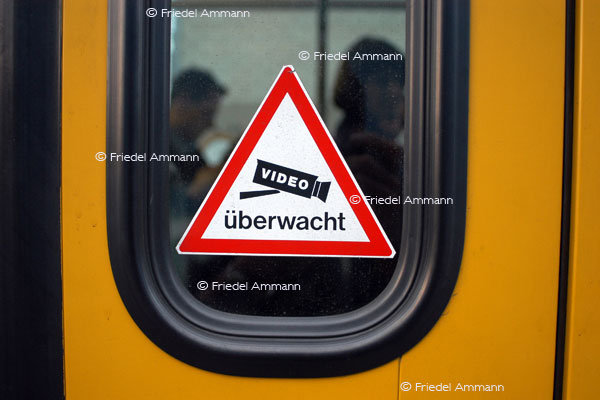 LEBEN - Gewalt / Force - Tram-Videoüberwachung