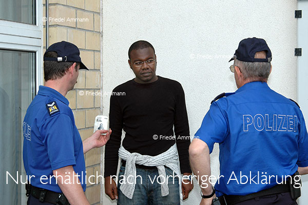 LEBEN - Gesellschaftliche Ereignisse - Migration