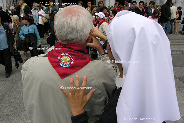LEBEN - Spiritualität / Religion - Lourdes, France