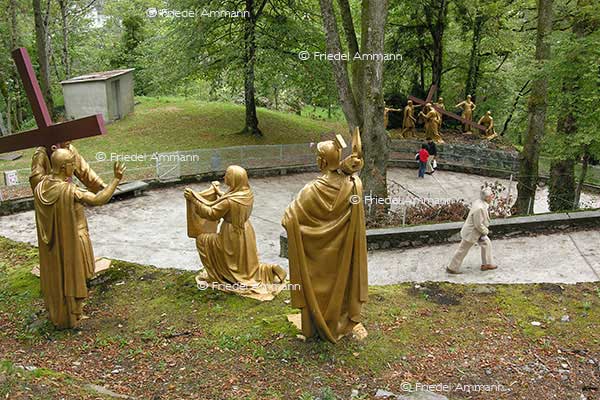 LEBEN - Spiritualität / Religion – Kreuzweg - Lourdes, France