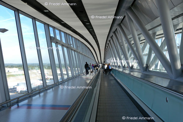 LEBEN - Unterwegs / on the way - Gatwick Airport, London, GB 