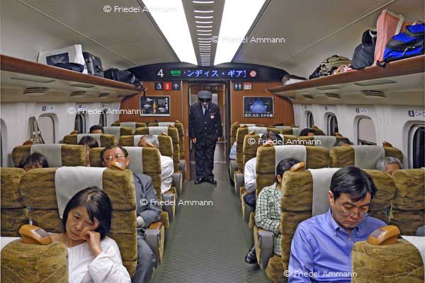 LEBEN - Unterwegs / on the way -  Shinkansen , Japan 