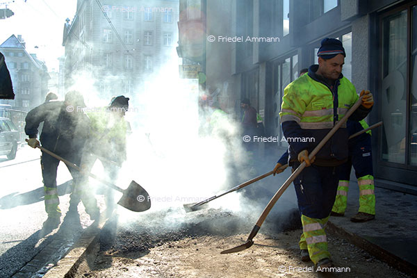LEBEN - Arbeit / work - Strassenarbeiter