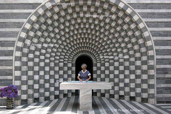 SCHWEIZ - Tessin / Ticino - Kirche von Mario Botta, Mogno