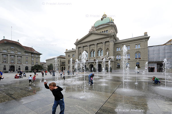 SCHWEIZ - Bern - Bundeshausplatz