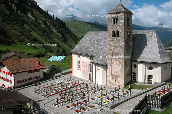 SCHWEIZ - Graubünden - Kirche in Platta - Medel, Lucmagn