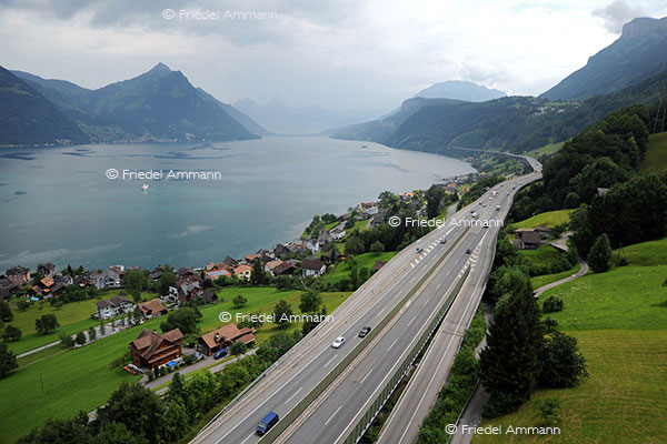 SCHWEIZ - Innerschweiz - Beckenried - Autobahn A2 Richtung Gotthard