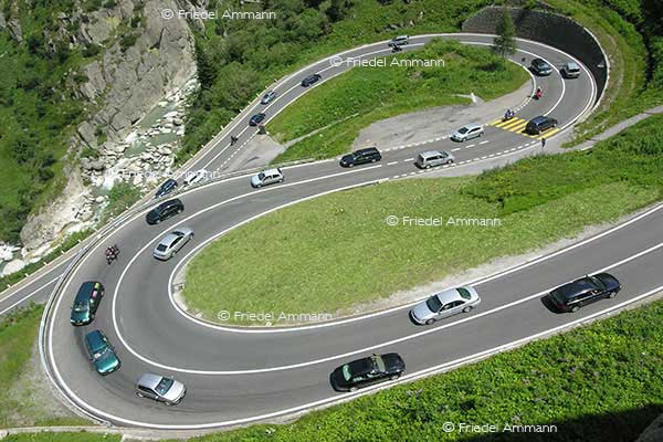 SCHWEIZ - Touristen, Gäste - Göschenen Airolo über den Gotthard