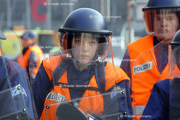 SCHWEIZ - Service Public - Polizeieinsatz